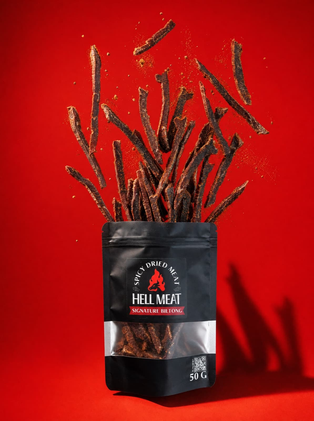 เนื้อบิลตงลอยเหนือซอง Signature Biltong บนพื้นสีแดง